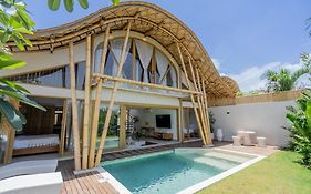 Sunset Bamboo - 3br In Kerobokan
